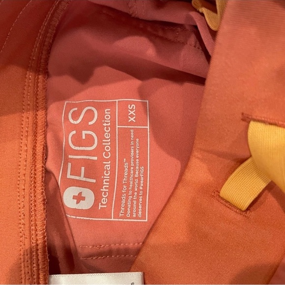 XXS Coral Figs Scrub Set: Zamora joggers & Casma top - Picture 13 of 15